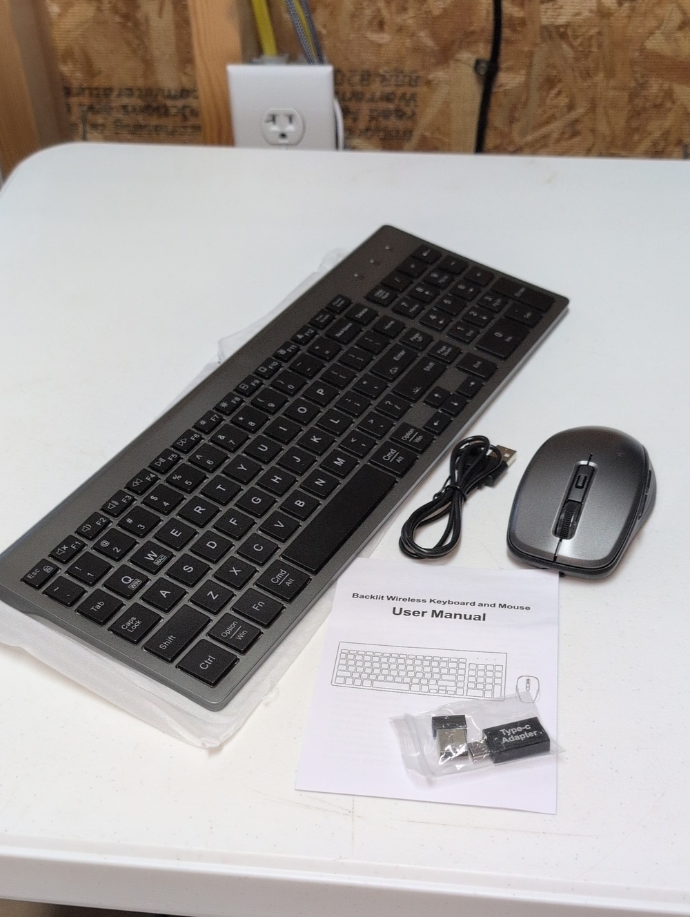 Wireless Keyboard and Mouse Combo - Gray. (95)